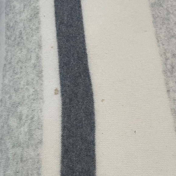 Cashmere Luxuriously Soft Knit Wrap or Throw 36" x 82" - Picture 9 of 9